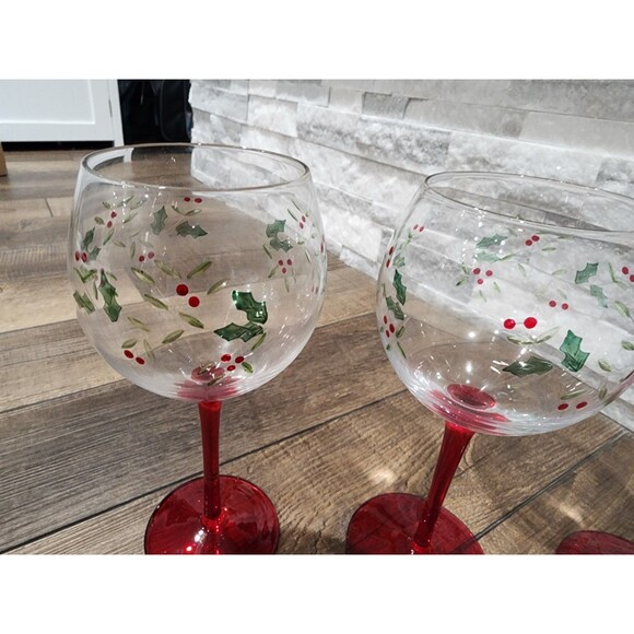Pfaltzgraff Winterberry Wine Goblets 10oz Red Wine Glass - Set of 4 - Picture 2 of 6
